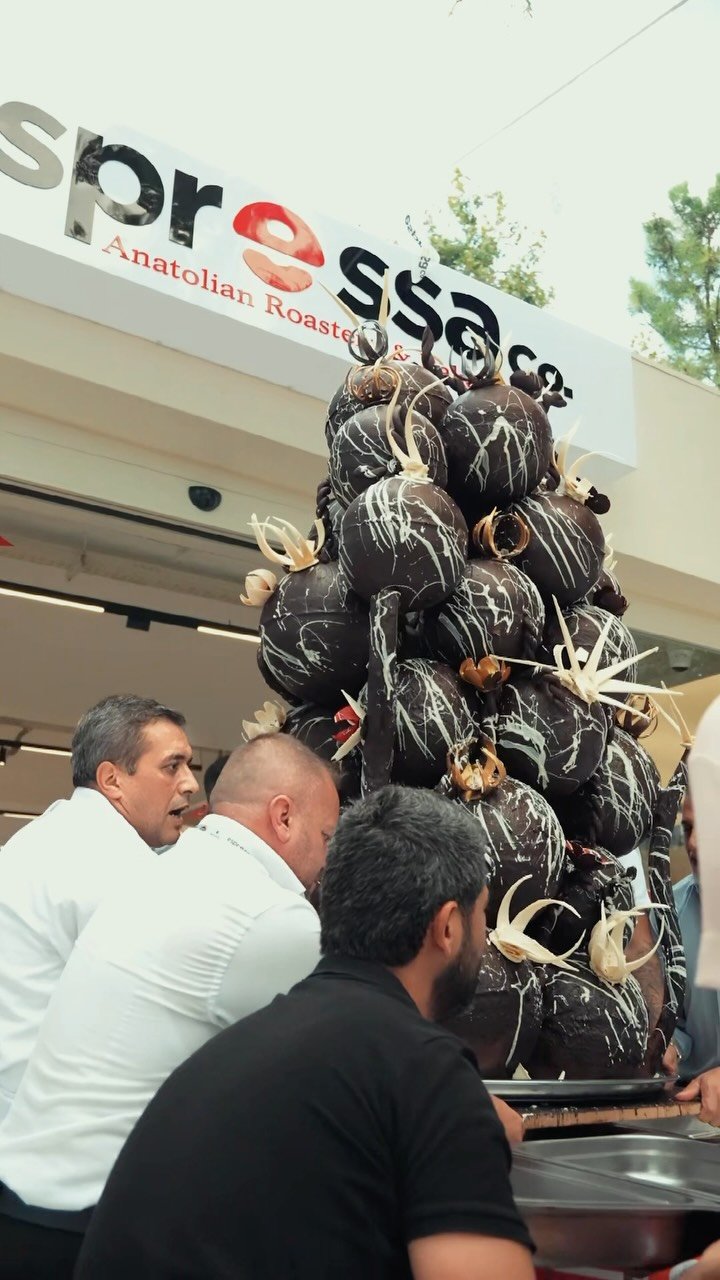 30 Ağustos kutlamasındaki çikolata kulesi